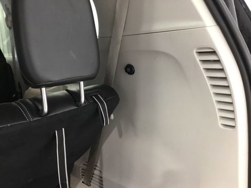 Used 2023 Chrysler Pacifica Touring-L image 17