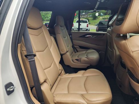Used 2019 Cadillac Escalade Platinum AWD/4WD image 12