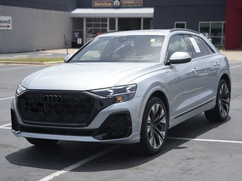 Certified 2025 Audi Q8 Prestige w/ Prestige Package image 6