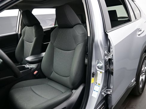 Used 2022 Toyota RAV4 XLE w/ Convenience Package AWD/4WD image 12