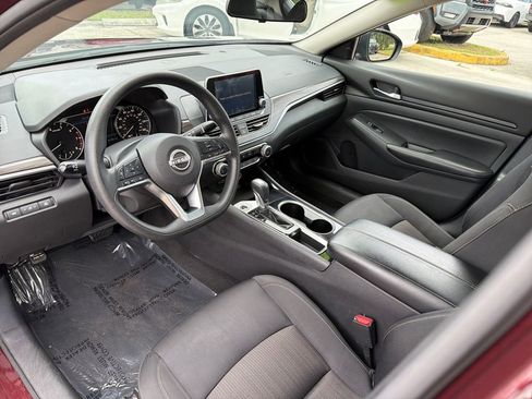 Used 2024 Nissan Altima 2.5 SV FWD image 13