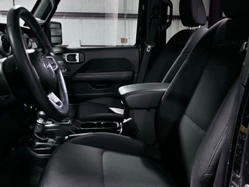 Used 2022 Jeep Wrangler Unlimited Sahara image 13