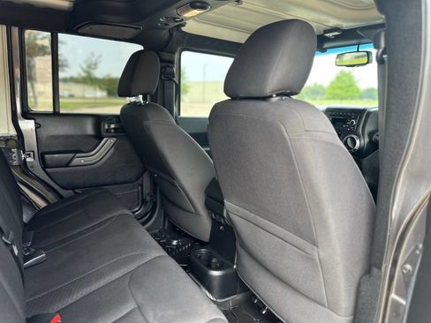 Used 2017 Jeep Wrangler Unlimited Sport w/ Quick Order Package 24S AWD/4WD image 8