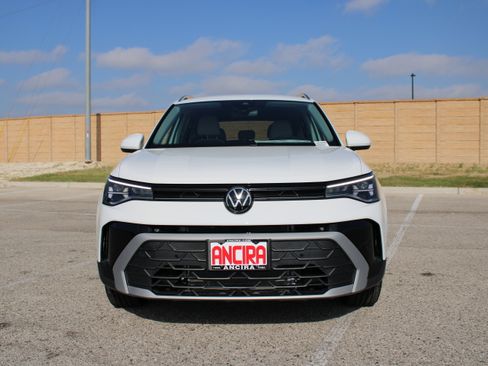 New 2025 Volkswagen Taos SE image 7