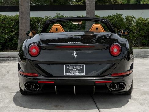 Used 2015 Ferrari California T RWD image 6