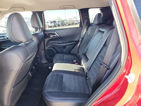 Used 2024 Mitsubishi Outlander SE image 11