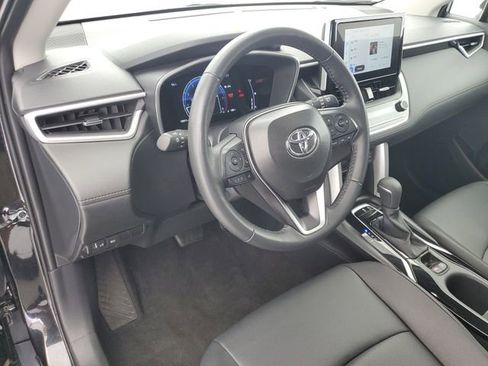 Used 2025 Toyota Corolla Cross XLE FWD image 19
