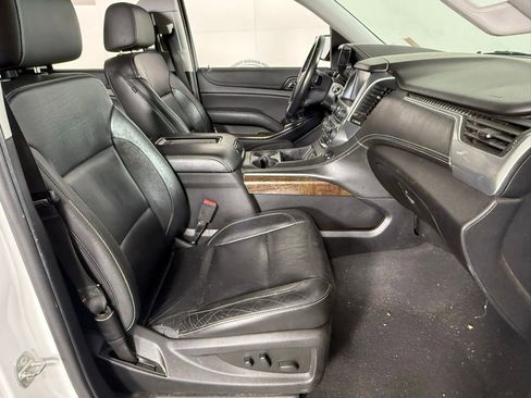 Used 2019 Chevrolet Suburban LT RWD image 17