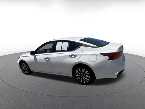 Used 2025 Nissan Altima 2.5 SV FWD image 10