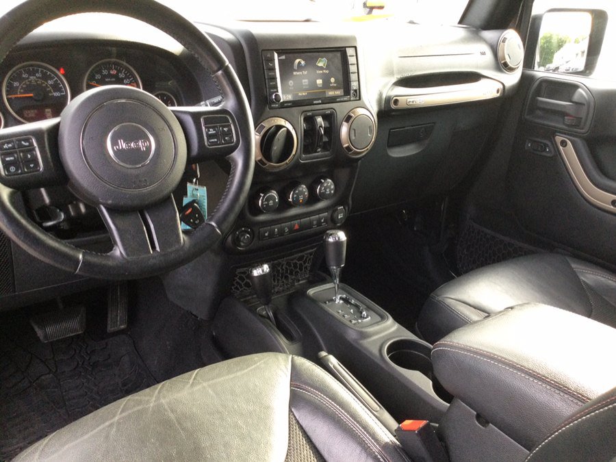 Used 2016 Jeep Wrangler Unlimited Sahara AWD/4WD image 18