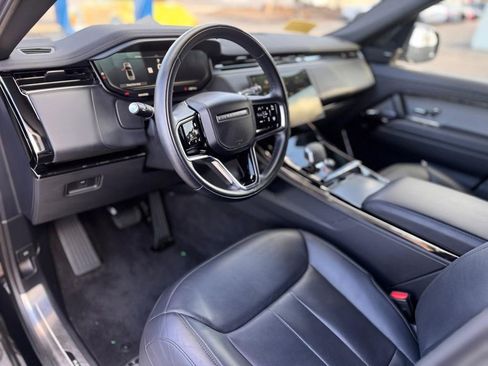 Used 2025 Land Rover Range Rover Sport SE AWD/4WD image 11