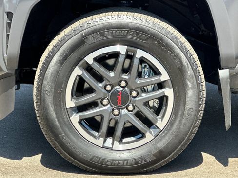 Used 2025 Toyota Tacoma TRD Sport AWD/4WD image 26