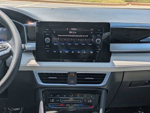 New 2026 Volkswagen Taos SE FWD image 17