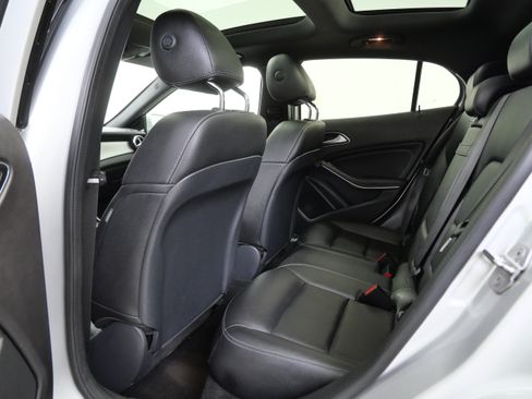 Used 2018 Mercedes-Benz GLA 250 4MATIC image 16