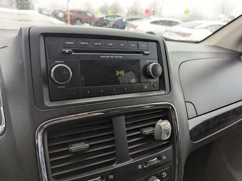 Used 2014 Dodge Grand Caravan SXT image 13