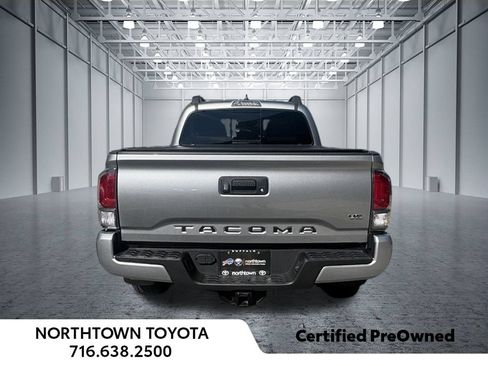 Used 2022 Toyota Tacoma TRD Sport AWD/4WD image 8