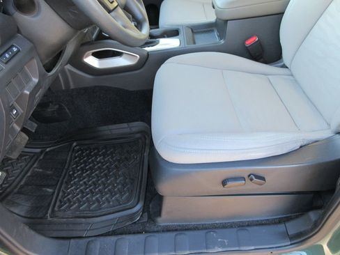 Used 2023 Nissan Frontier SV image 21