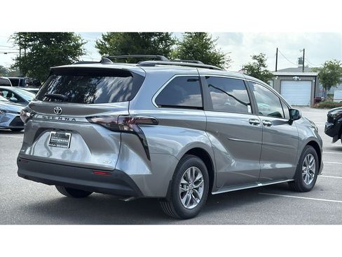 New 2026 Toyota Sienna XLE FWD image 42