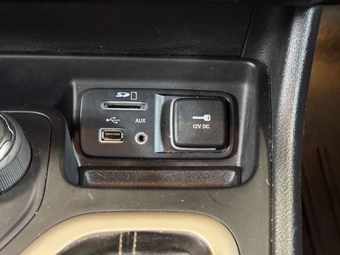 Used 2017 Jeep Cherokee Limited AWD/4WD image 39