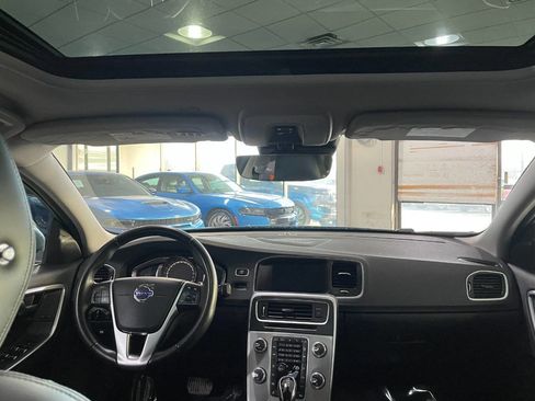 Used 2018 Volvo S60 T5 Inscription image 21