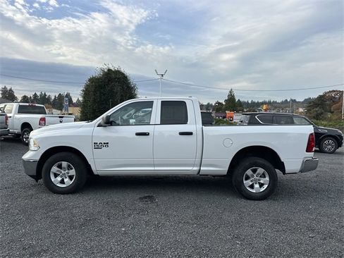Used 2024 RAM 1500 Classic SLT image 2