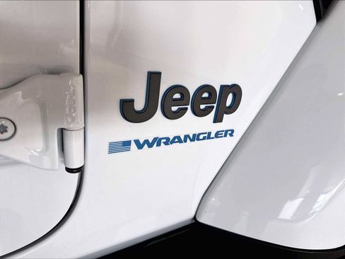 Used 2023 Jeep Wrangler Unlimited Sahara AWD/4WD image 36