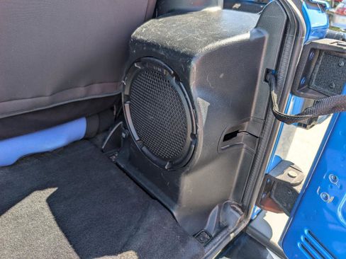 Used 2014 Jeep Wrangler Sahara AWD/4WD image 9