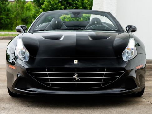 Used 2018 Ferrari California T RWD image 27
