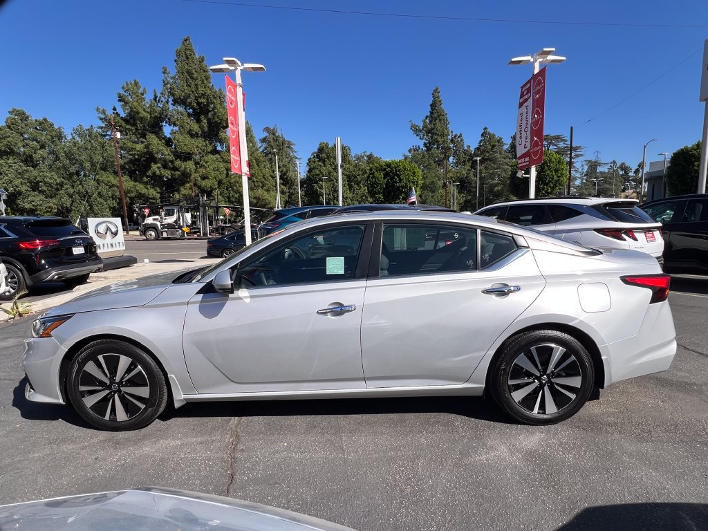 Used 2021 Nissan Altima 2.5 SV w/ SV Premium Package FWD image 3