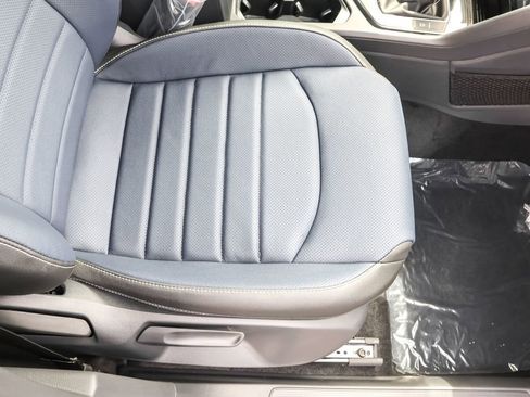 Used 2025 Volkswagen Taos SEL image 43