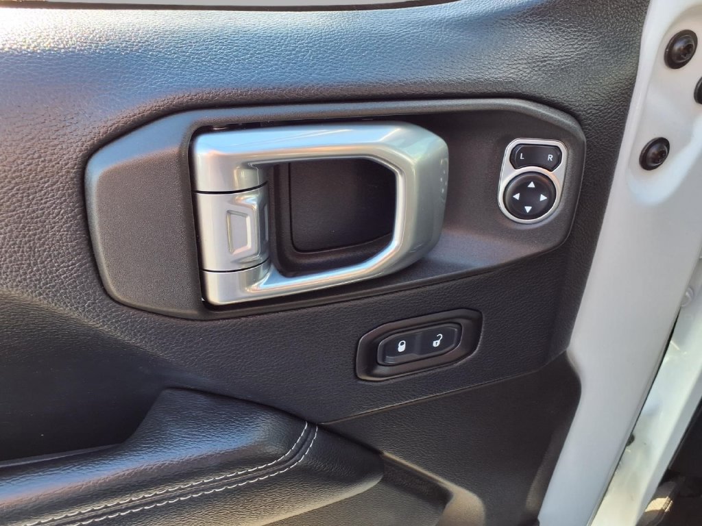 Used 2018 Jeep Wrangler Unlimited Sahara AWD/4WD image 19