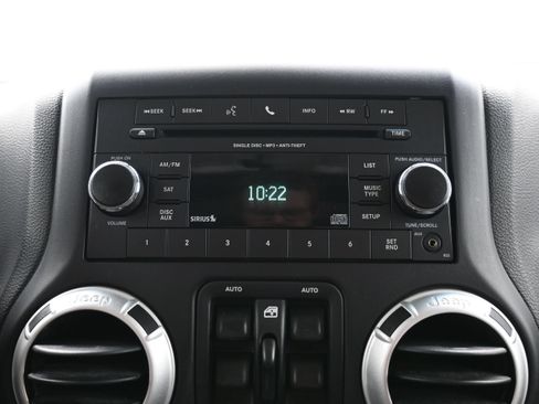 Used 2016 Jeep Wrangler Unlimited Sahara w/ Max Tow Package AWD/4WD image 28