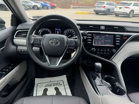 Used 2018 Toyota Camry LE image 22
