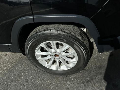 Used 2020 Jeep Cherokee Latitude w/ Cold Weather Group image 11