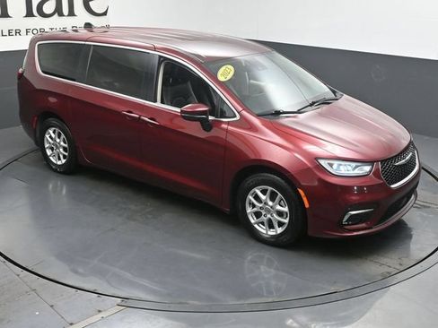 Used 2023 Chrysler Pacifica Touring-L FWD image 50