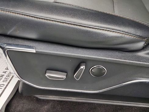 Used 2022 Ford F150 Lightning Lariat image 11