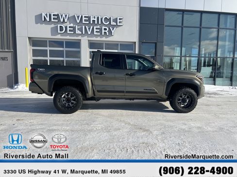 Used 2024 Toyota Tacoma TRD Off-Road w/ TRD Off Road Upgrade Package image 10