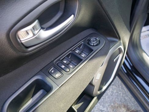 Used 2021 Jeep Renegade Latitude w/ Sun & Sound Group image 16