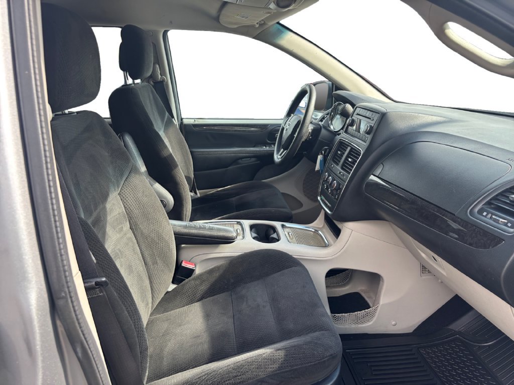 Used 2016 Dodge Grand Caravan SXT FWD image 15