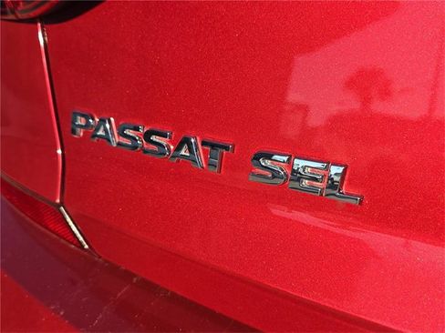 Used 2017 Volkswagen Passat 1.8T SEL Premium image 4