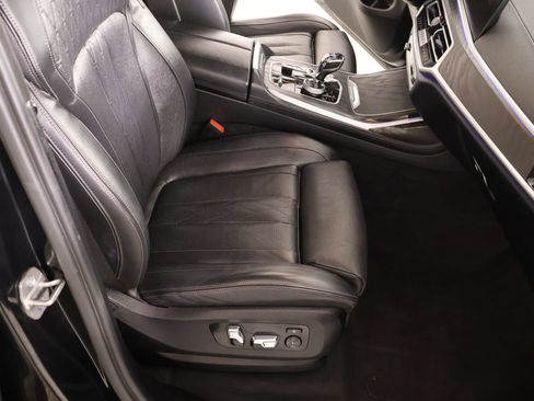 Used 2022 BMW X7 xDrive40i w/ M Sport Package AWD/4WD image 15