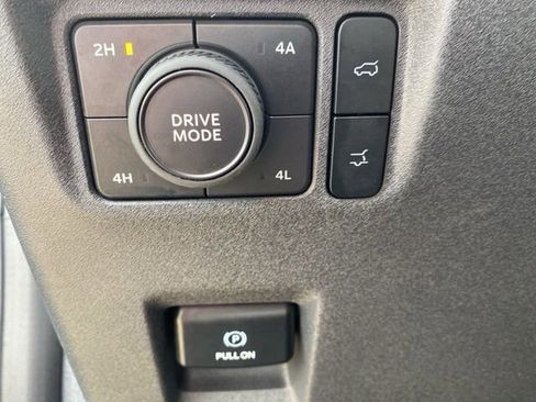 Used 2025 Ford Expedition Active image 19