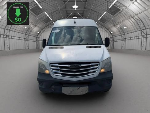 Used 2014 Freightliner Sprinter 2500 RWD image 2
