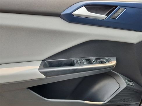 Certified 2022 Volkswagen Taos SE w/ Panoramic Sunroof Package image 13