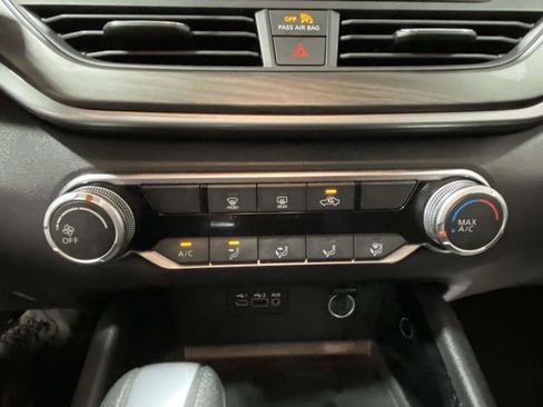 Used 2024 Nissan Altima 2.5 SV image 19