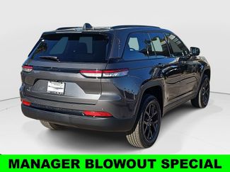 New 2025 Jeep Grand Cherokee Altitude AWD/4WD video 3