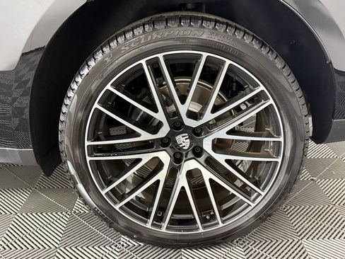 New 2025 Porsche Macan image 12