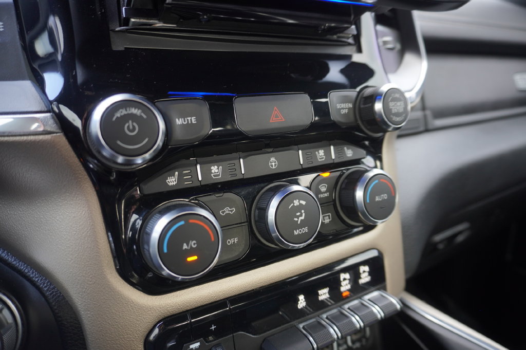 Used 2019 RAM 1500 Laramie w/ Sport Appearance Package AWD/4WD image 17