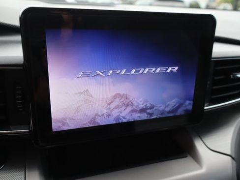 Used 2023 Ford Explorer XLT w/ Equipment Group 202A AWD/4WD image 38