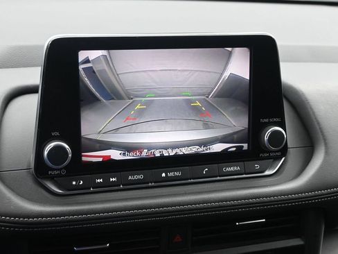 Used 2025 Nissan Rogue SV AWD/4WD image 16